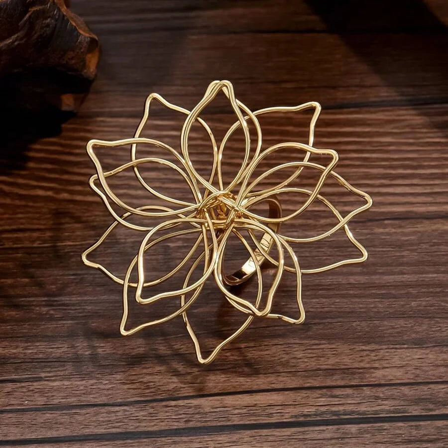 Fashion Gold round Hollow Out Flower Big Ring for Woman Trendy Finger Ring Hip Hop Statement Party Jewelry